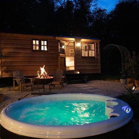 Luxury, Rural Shepherds Hut With Hot Tub Nr Bath Bristol Exterior photo