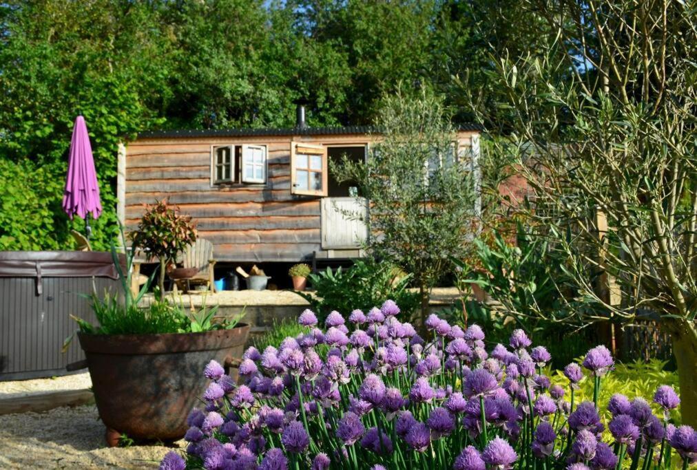 Luxury, Rural Shepherds Hut With Hot Tub Nr Bath Bristol Exterior photo