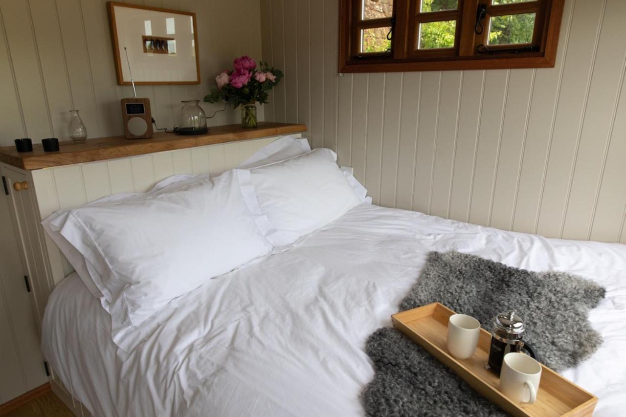 Luxury, Rural Shepherds Hut With Hot Tub Nr Bath Bristol Exterior photo