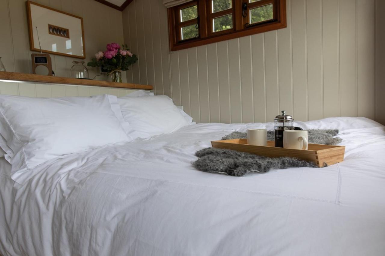 Luxury, Rural Shepherds Hut With Hot Tub Nr Bath Bristol Exterior photo